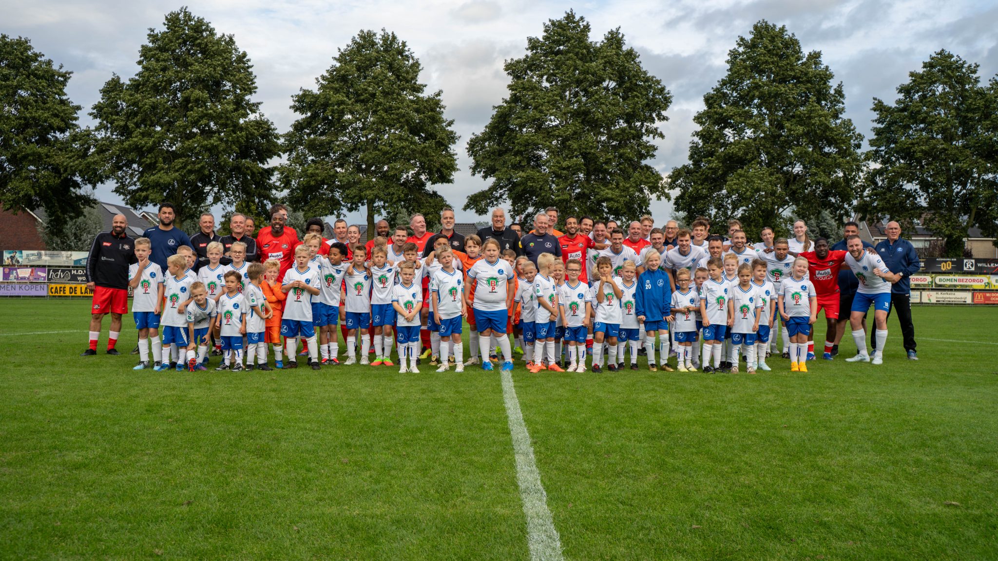Foto's 25 jaar  sv DFS Opheusden - FC de Rebellen