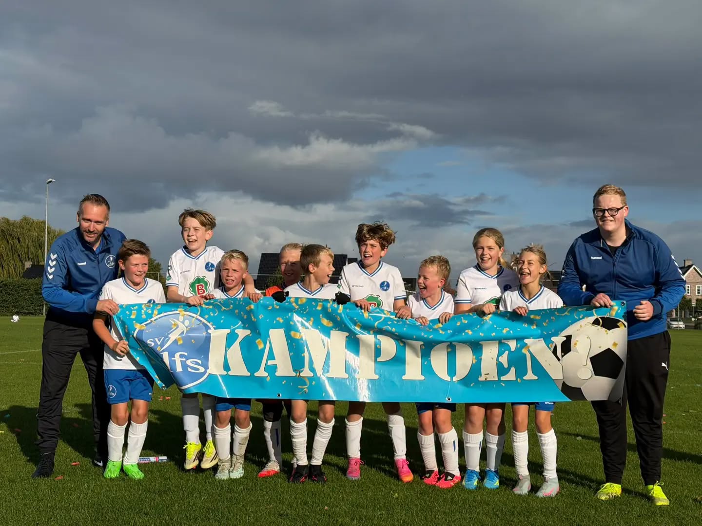 O11-1 DFS kampioen 1e klasse