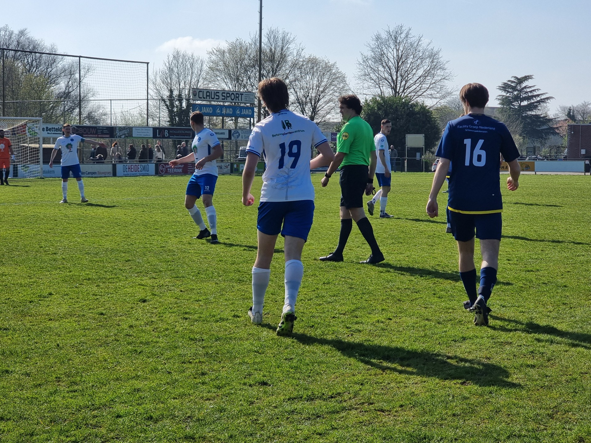 Gehavend DFS kansloos onderuit, 4-0