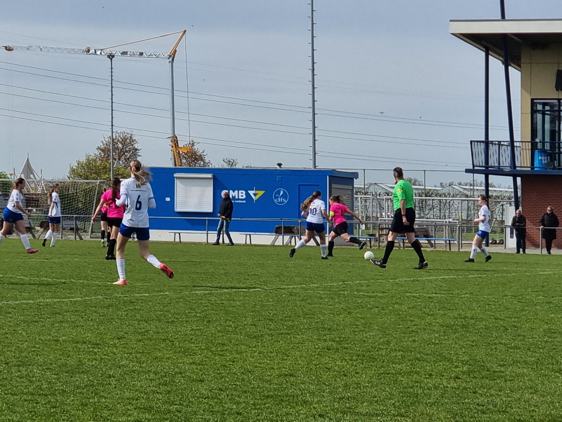 Knappe puntendeling voor MO20, 2-2